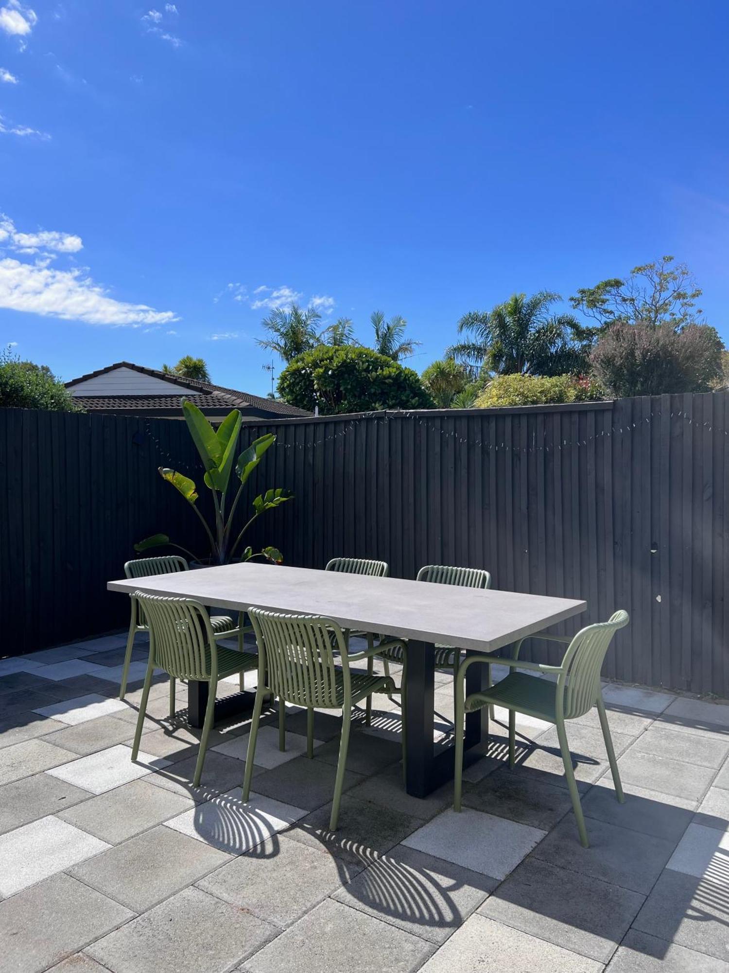 One Street Back From The Beach Papamoa Exterior foto