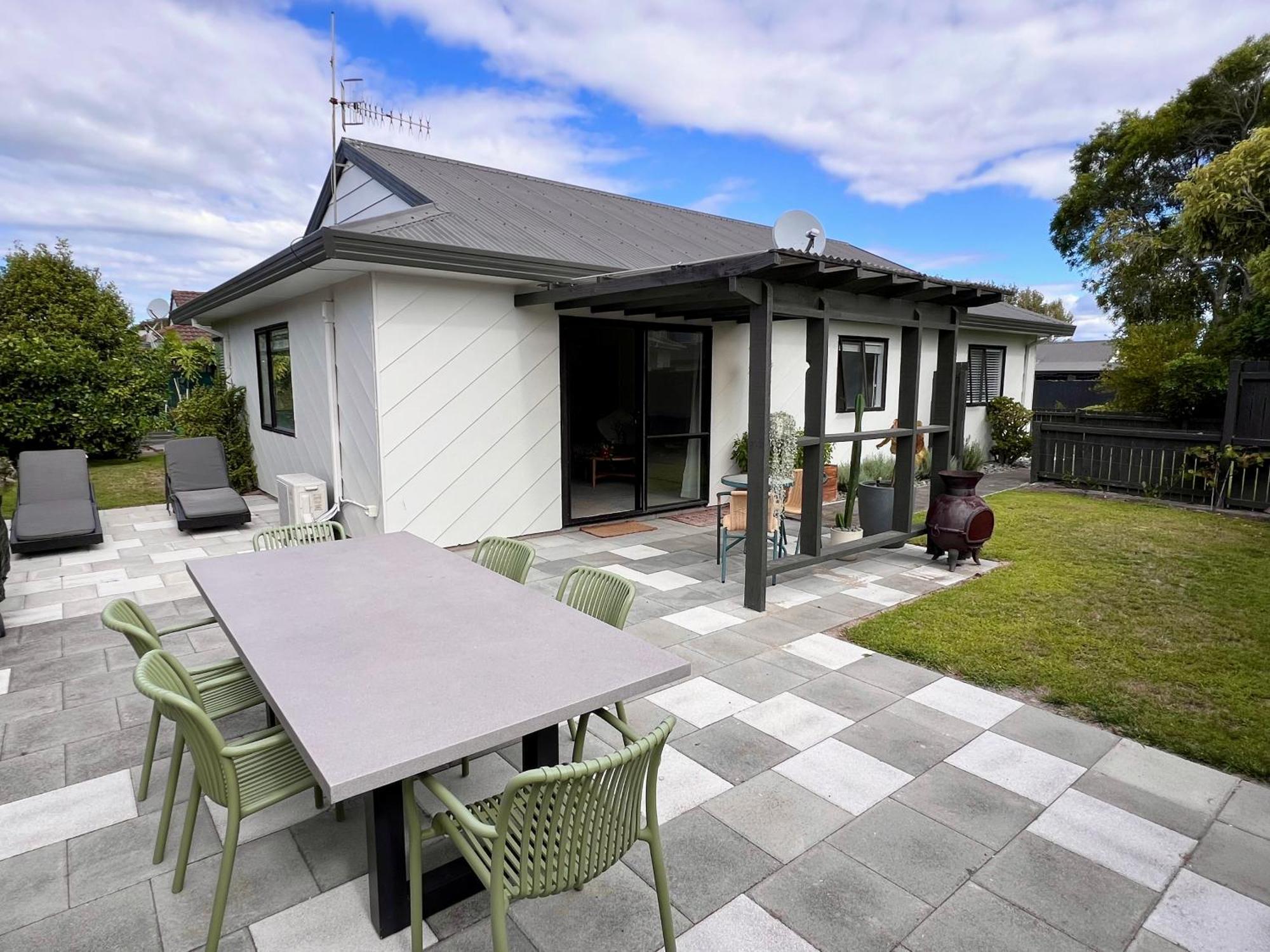 One Street Back From The Beach Papamoa Exterior foto